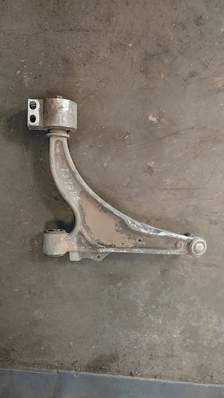 BRAZO SUSPENSION INFERIOR DELANTERO DERECHO