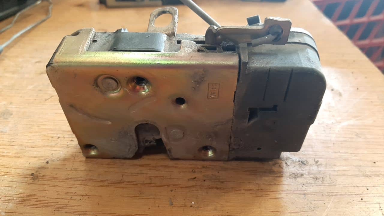 CERRADURA PUERTA DELANTERA IZQUIERDA