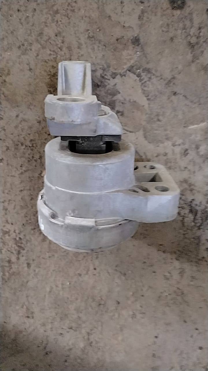 SOPORTE MOTOR IZQUIERDO