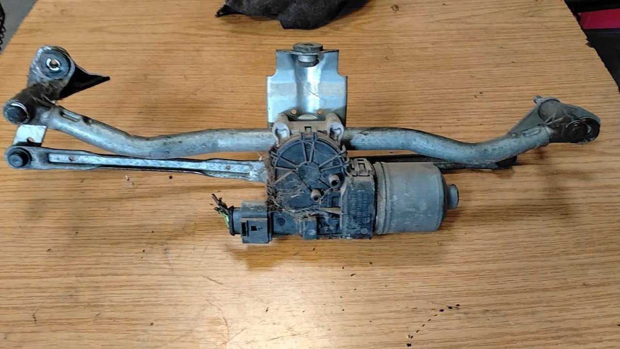 MOTOR LIMPIA DELANTERO
