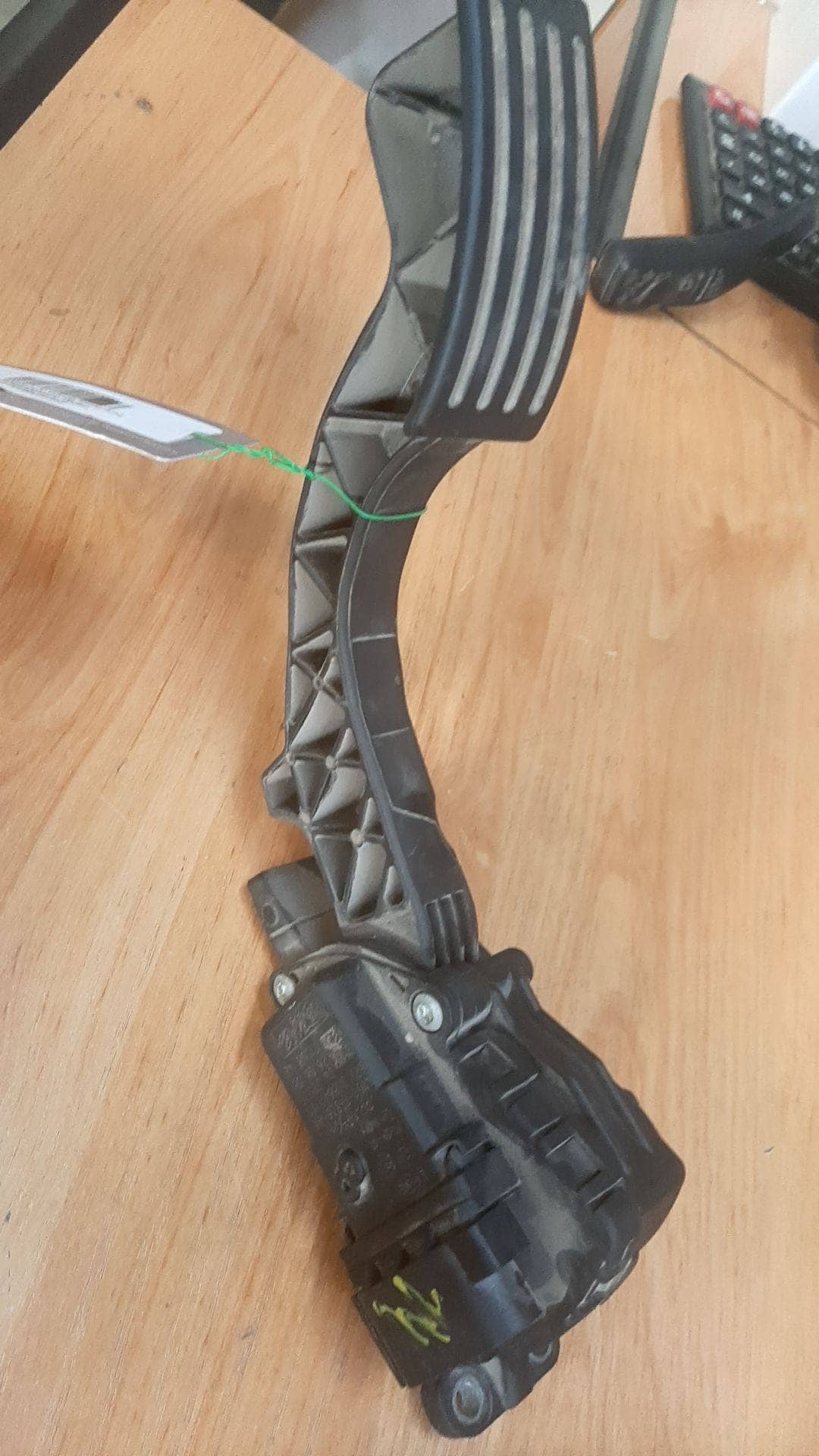 PEDAL ACELERADOR