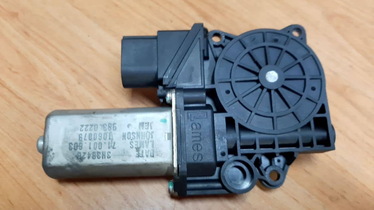 MOTOR ELEVALUNAS TRASERO DERECHO
