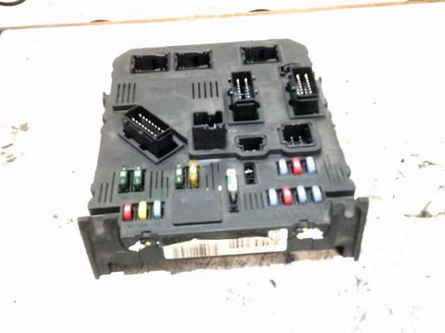 CAJA RELES / FUSIBLES