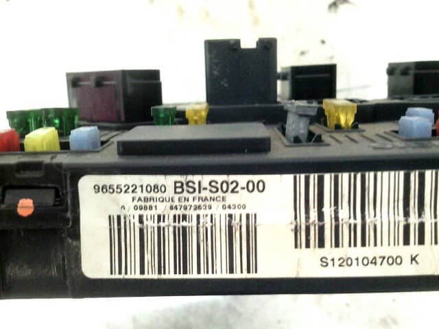 CAJA RELES / FUSIBLES