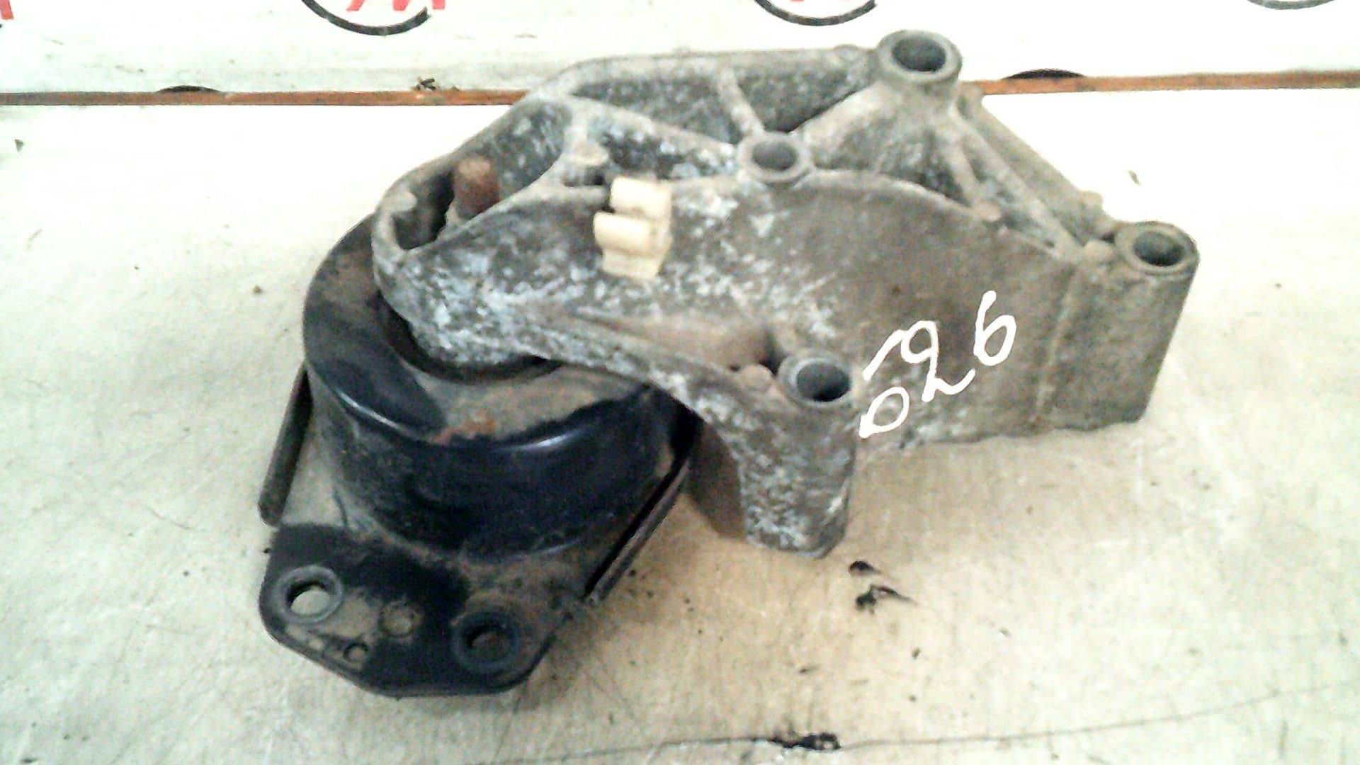 SOPORTE MOTOR DERECHO
