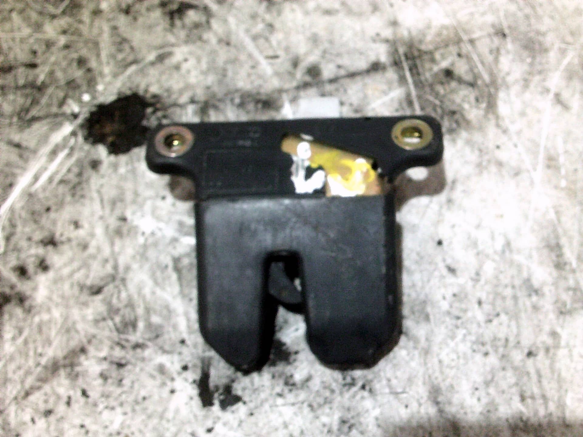 CERRADURA MALETERO / PORTON