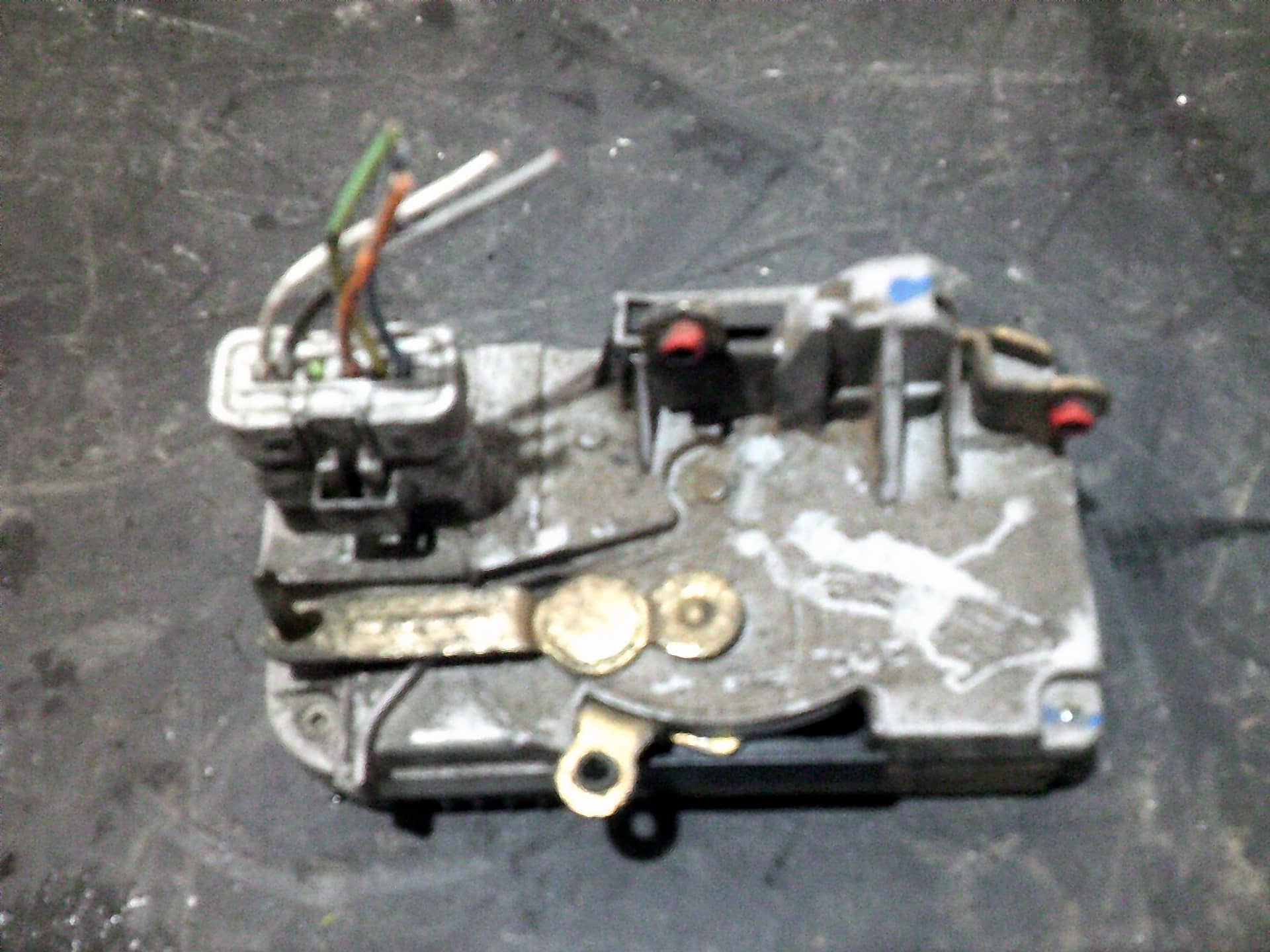 CERRADURA PUERTA DELANTERA DERECHA