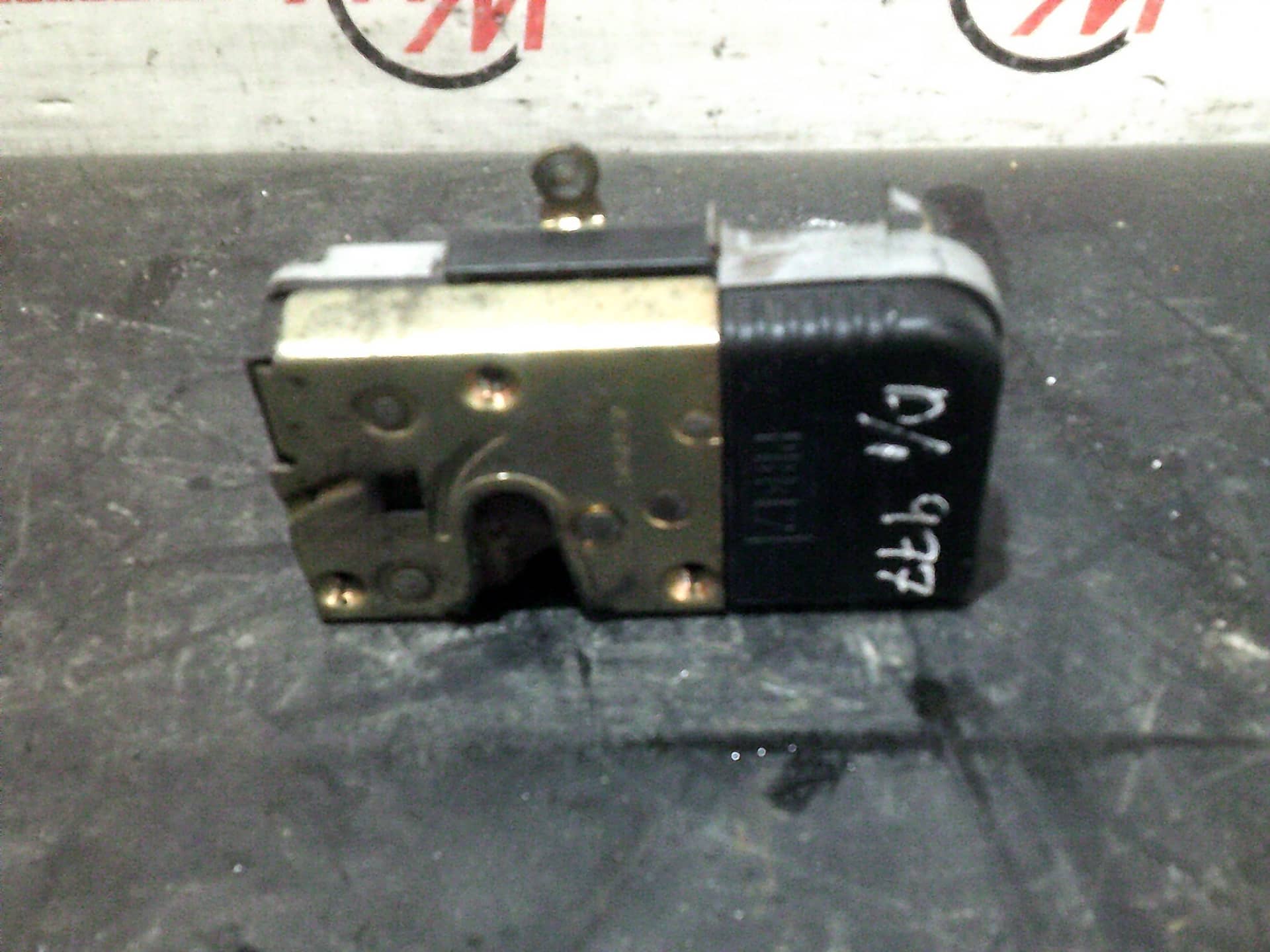 CERRADURA PUERTA DELANTERA IZQUIERDA