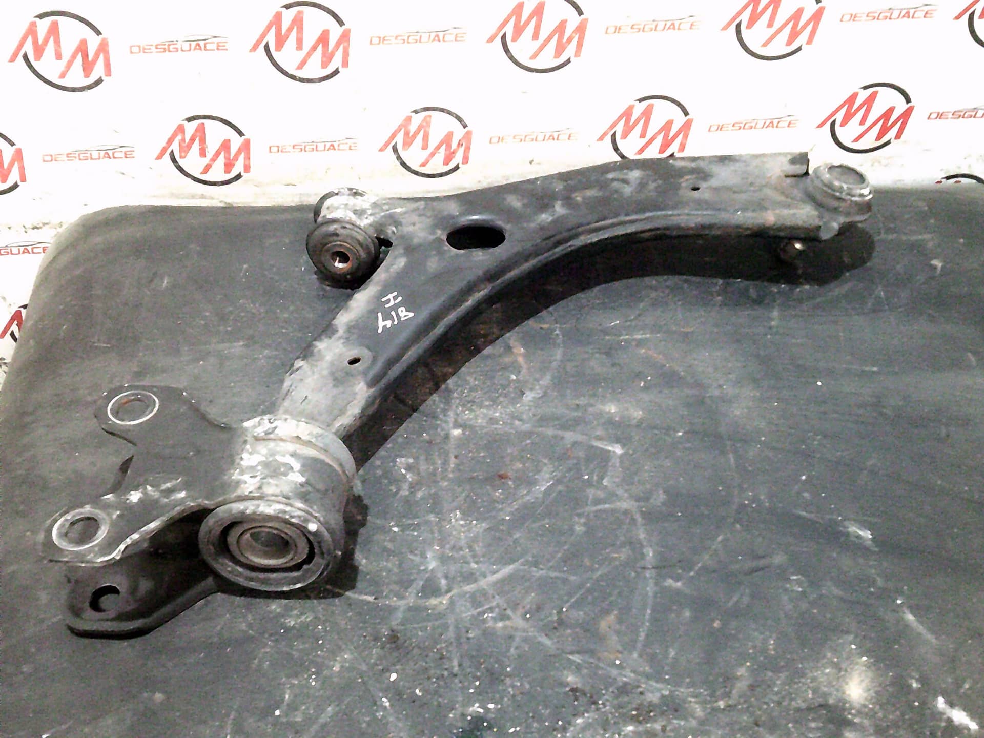 BRAZO SUSPENSION INFERIOR DELANTERO IZQUIERDO