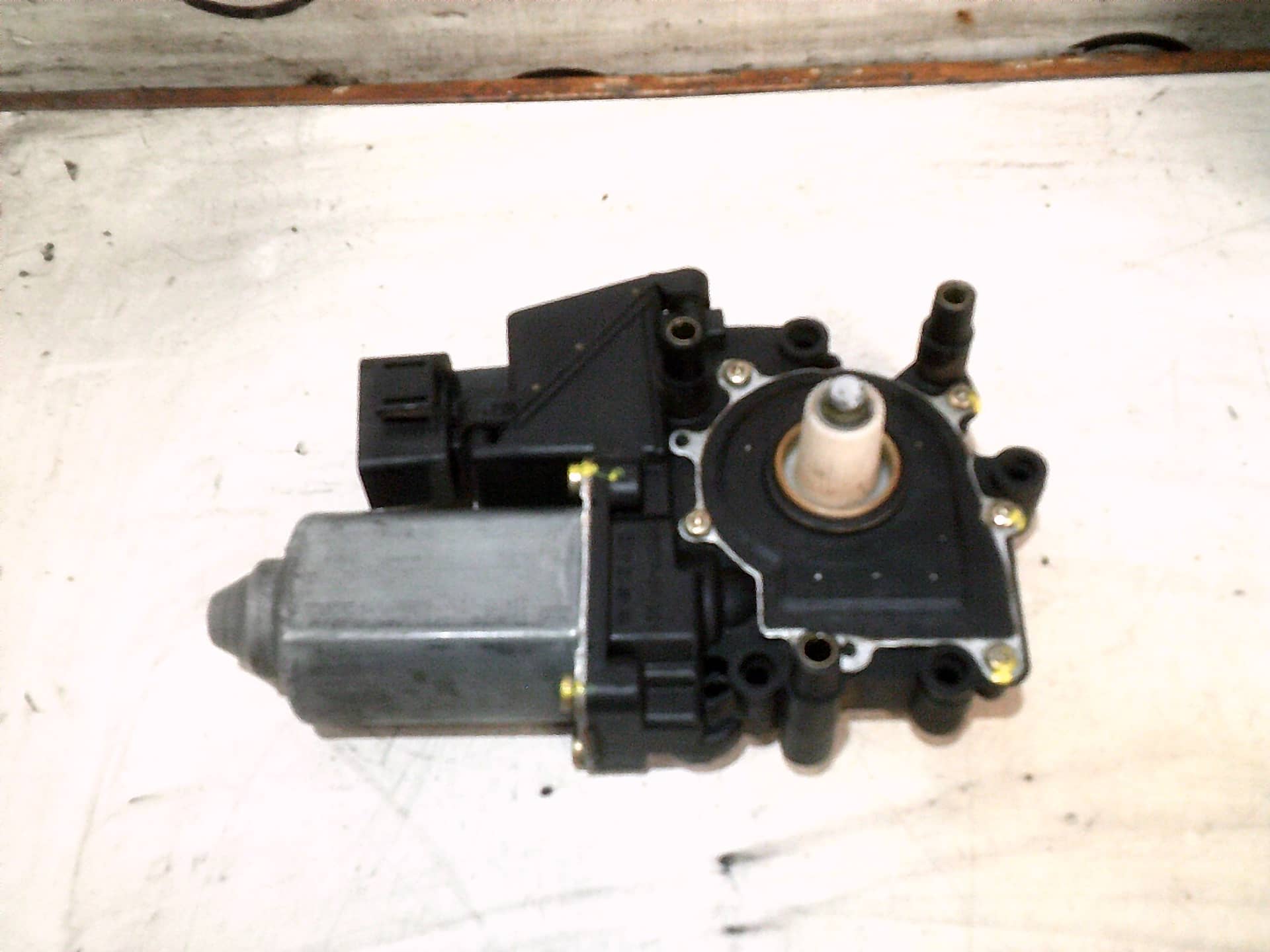 MOTOR ELEVALUNAS DELANTERO IZQUIERDO