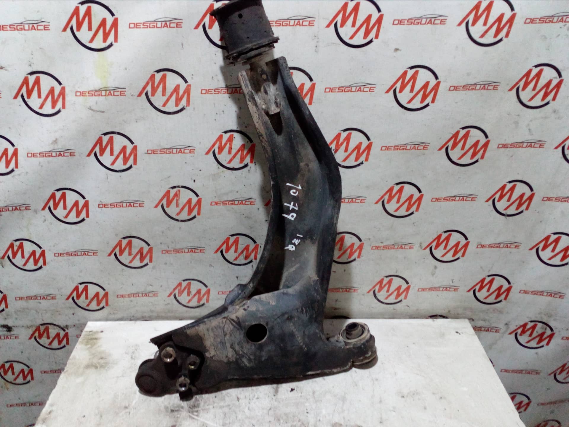 BRAZO SUSPENSION INFERIOR DELANTERO IZQUIERDO