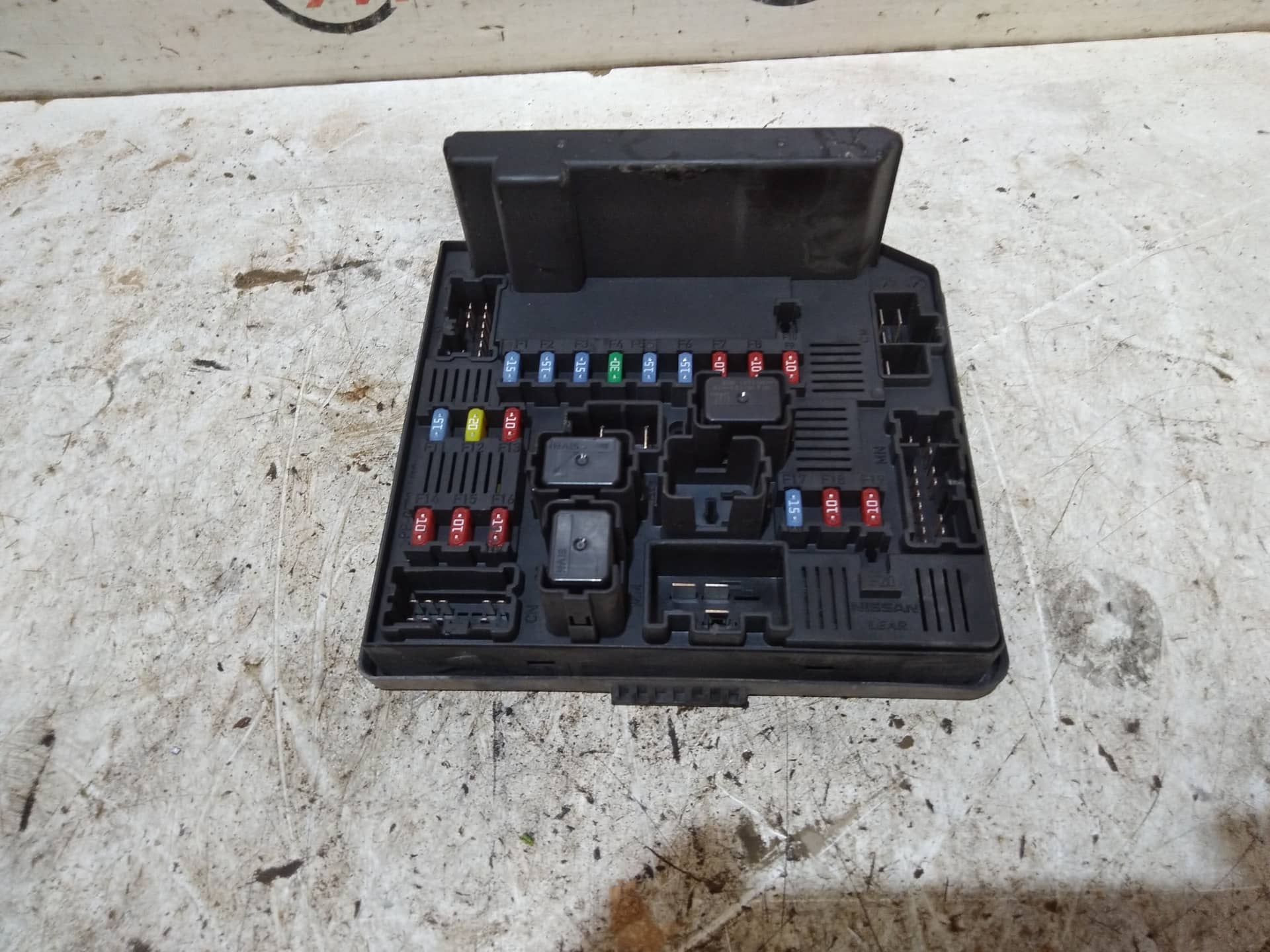 CAJA RELES / FUSIBLES