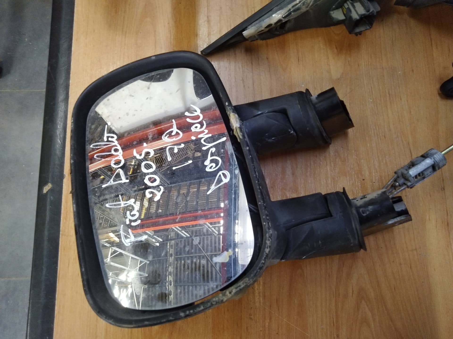 RETROVISOR IZQUIERDO