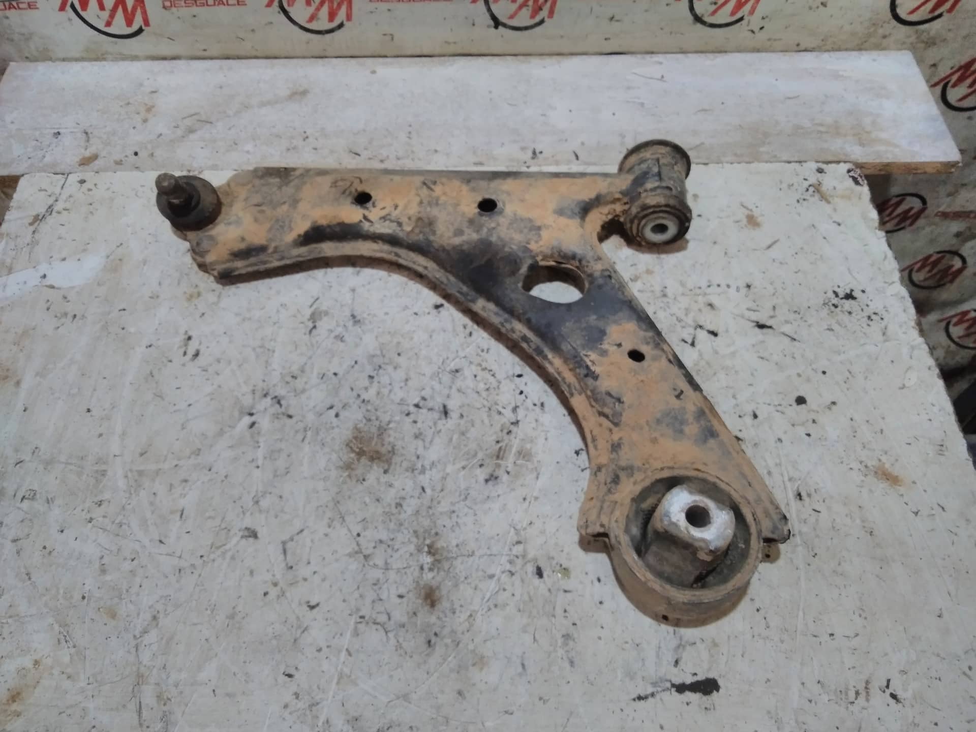 BRAZO SUSPENSION DELANTERO IZQUIERDO
