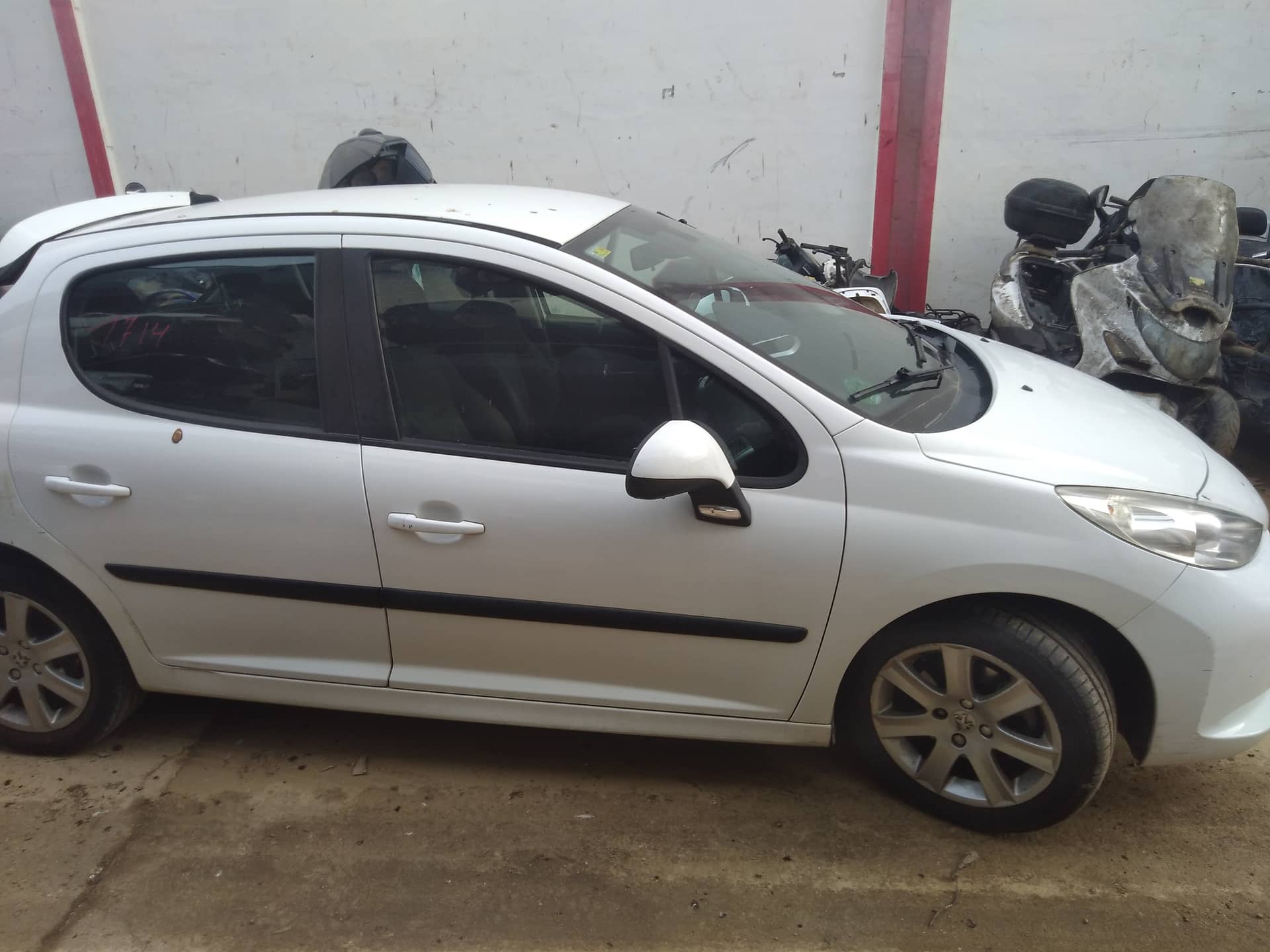 Peugeot 207 (2006->)