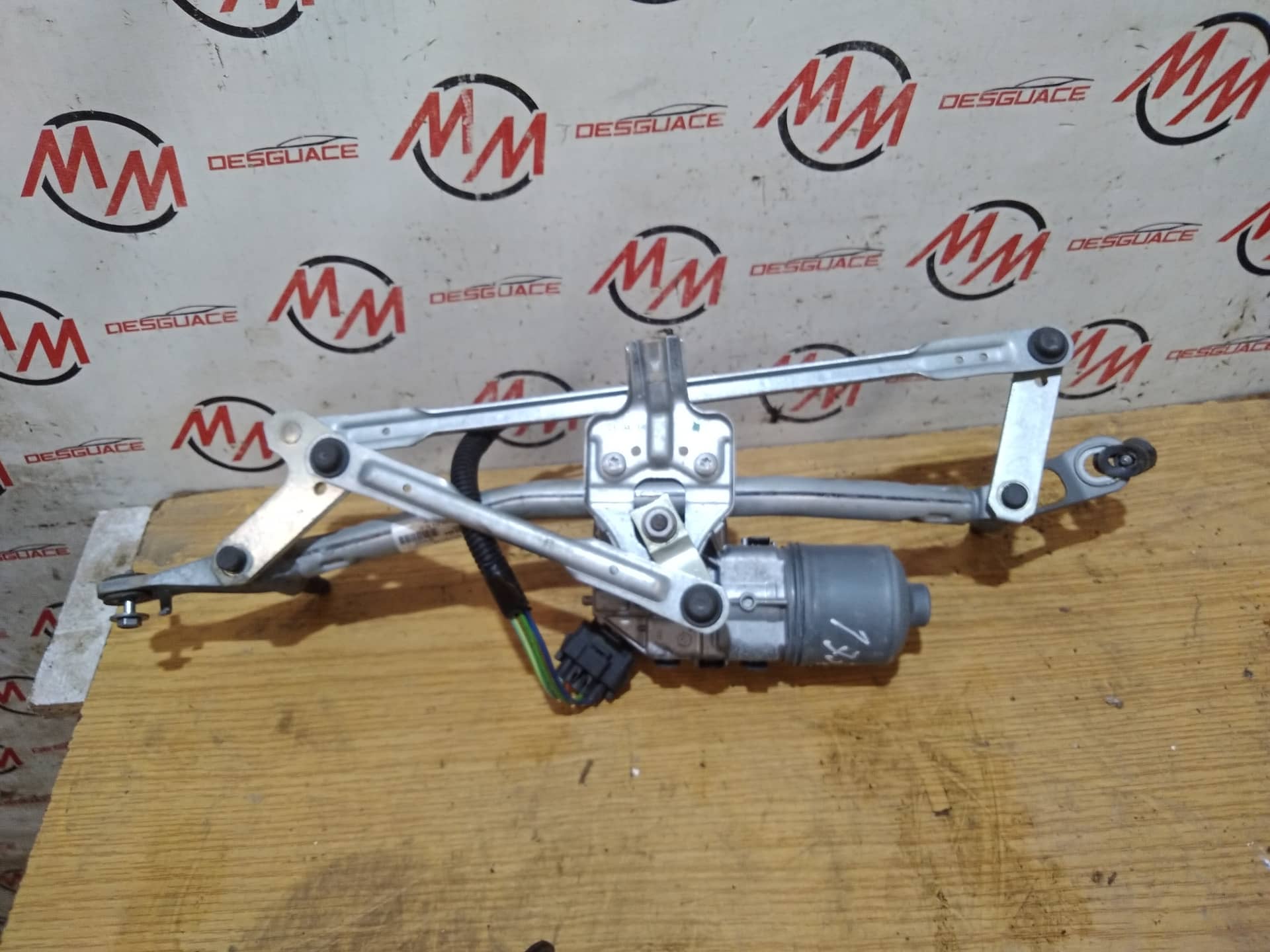 MOTOR LIMPIA DELANTERO