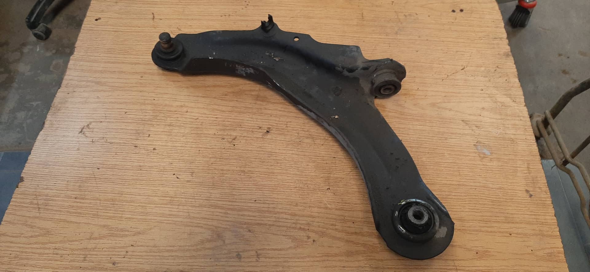 BRAZO SUSPENSION DELANTERO IZQUIERDO